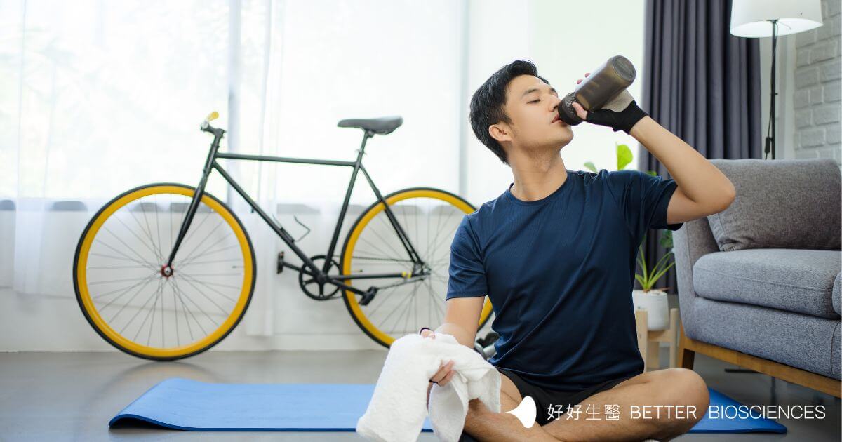 man-drinking-water-workout