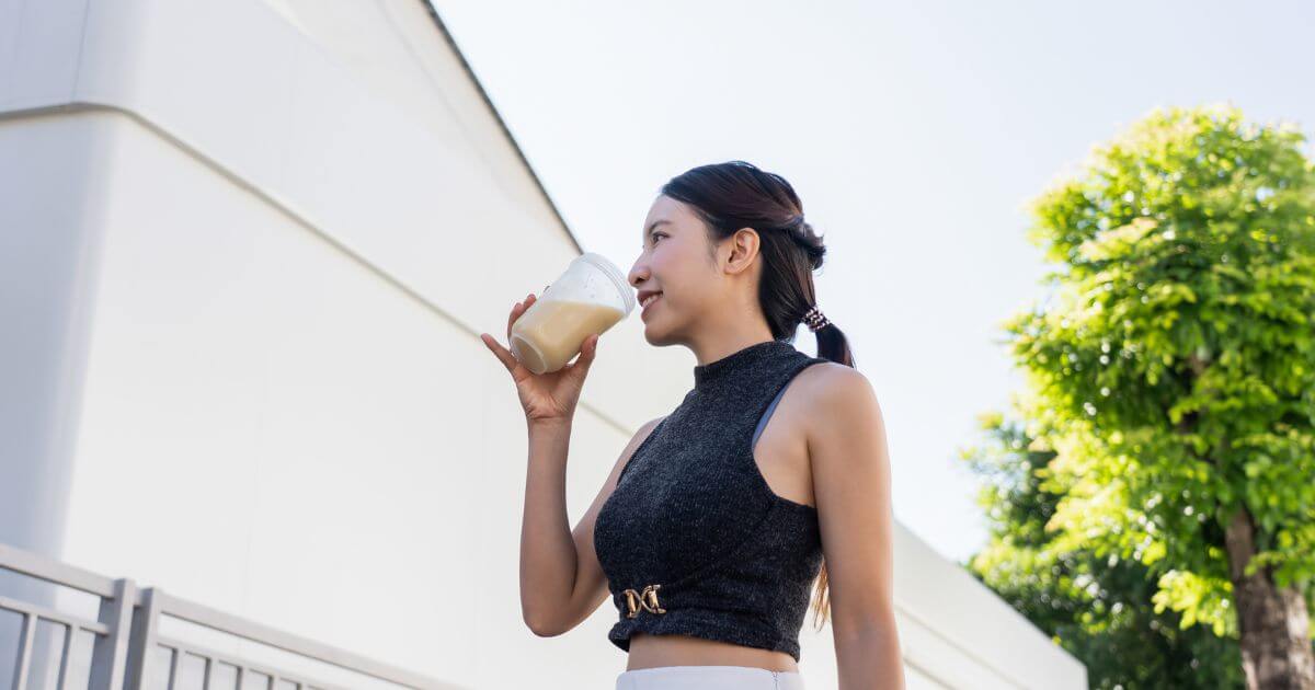 乳清蛋白不用搶在運動後30分鐘喝！正確時機、劑量與沖泡方法